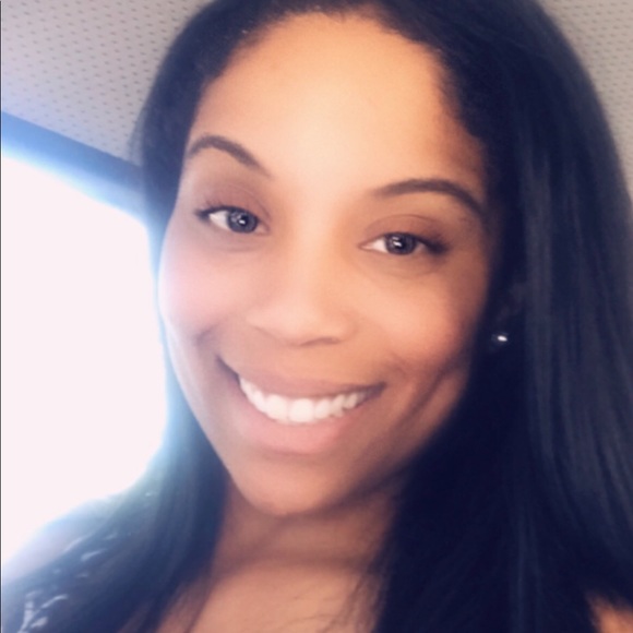 Meet your Posher, Alaya - Picture 1 of 1